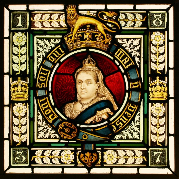 Ref: Vic507 - 2 Antique Victorian Stained Glass Windows - "Queen Elizabeth & Queen Victoria" - Image 4