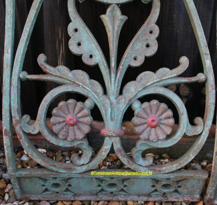 Ref: Ant116 - Antiques - 20 Cast-iron Balustrades - Image 5