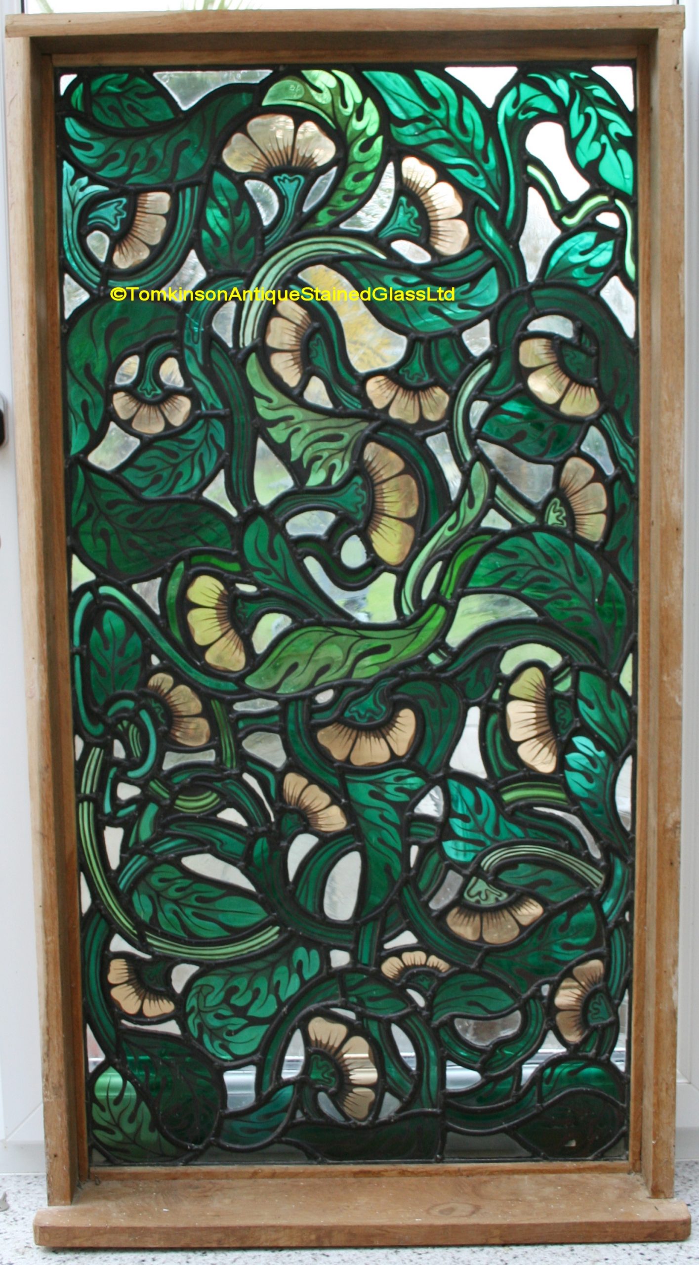 Ref: Ed364 - Stained Glass Window - Leaves & Flowers - Image 3